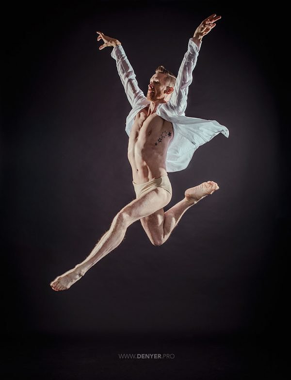 Male Contemporary Dance - Jumping pose